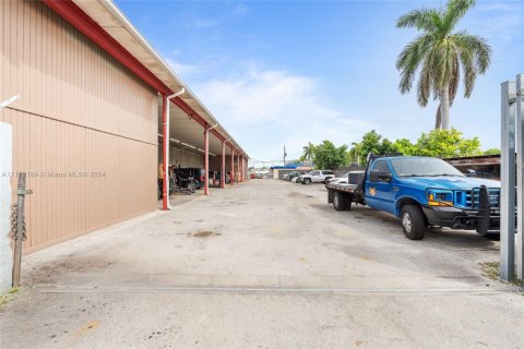 Commercial property in Homestead, Florida № 4416 - photo 16