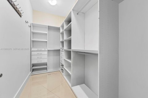 Condo in Sunny Isles Beach, Florida, 2 bedrooms  № 1989238 - photo 20