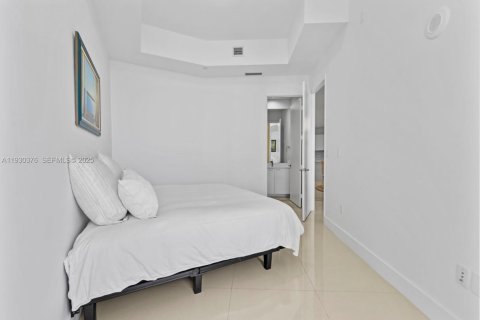 Condo in Sunny Isles Beach, Florida, 2 bedrooms  № 1989238 - photo 26