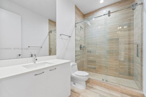 Condo in Sunny Isles Beach, Florida, 2 bedrooms  № 1989238 - photo 23