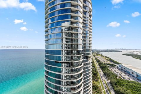 Condo in Sunny Isles Beach, Florida, 2 bedrooms  № 1989238 - photo 3