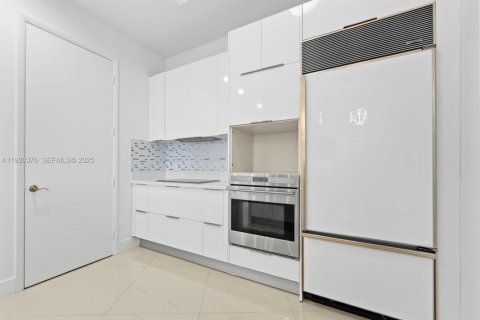 Condo in Sunny Isles Beach, Florida, 2 bedrooms  № 1989238 - photo 12