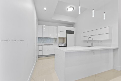 Condo in Sunny Isles Beach, Florida, 2 bedrooms  № 1989238 - photo 10