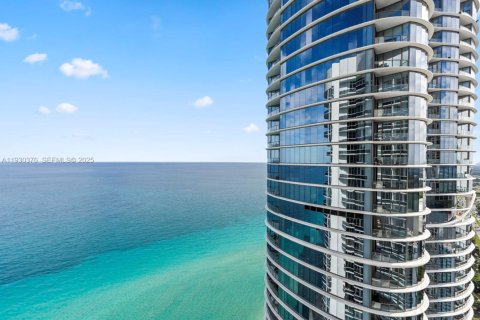 Condo in Sunny Isles Beach, Florida, 2 bedrooms  № 1989238