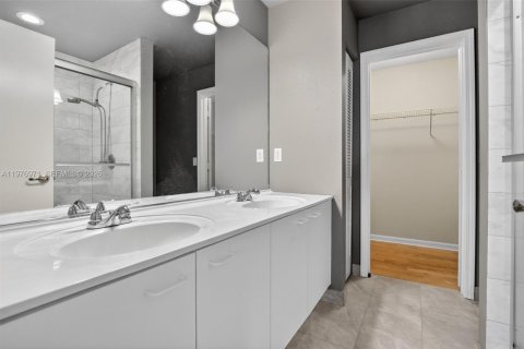 Townhouse in Dania Beach, Florida 3 bedrooms, 141.21 sq.m. № 2041134 - photo 12