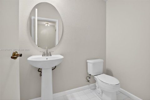 Townhouse in Dania Beach, Florida 3 bedrooms, 141.21 sq.m. № 2041134 - photo 22