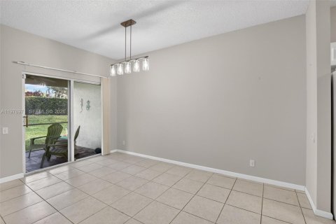 Townhouse in Dania Beach, Florida 3 bedrooms, 141.21 sq.m. № 2041134 - photo 6