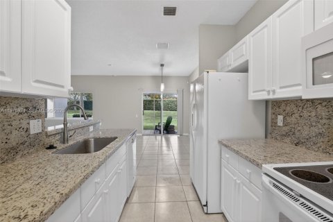 Townhouse in Dania Beach, Florida 3 bedrooms, 141.21 sq.m. № 2041134 - photo 4