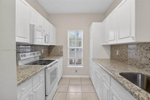 Townhouse in Dania Beach, Florida 3 bedrooms, 141.21 sq.m. № 2041134 - photo 3