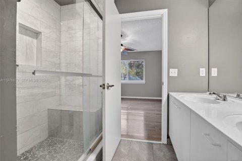 Townhouse in Dania Beach, Florida 3 bedrooms, 141.21 sq.m. № 2041134 - photo 13