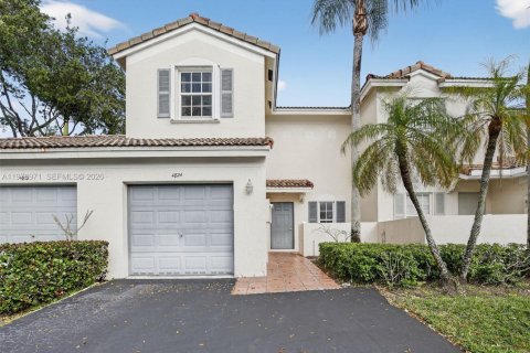 Townhouse in Dania Beach, Florida 3 bedrooms, 141.21 sq.m. № 2041134