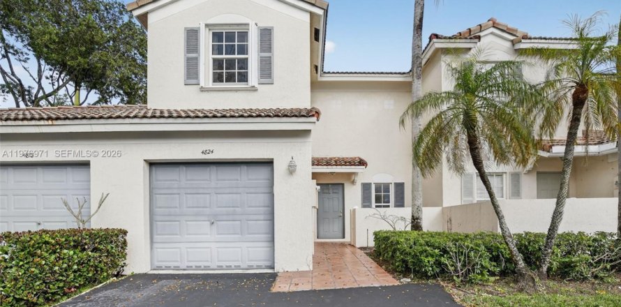 Townhouse in Dania Beach, Florida 3 bedrooms, 141.21 sq.m. № 2041134