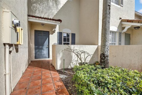 Townhouse in Dania Beach, Florida 3 bedrooms, 141.21 sq.m. № 2041134 - photo 29