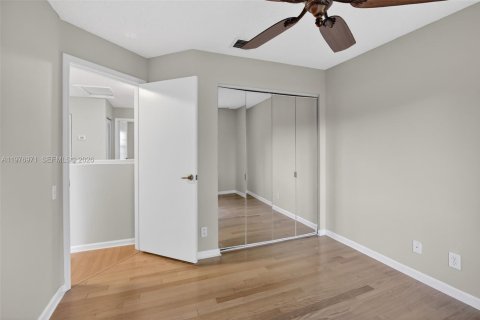 Townhouse in Dania Beach, Florida 3 bedrooms, 141.21 sq.m. № 2041134 - photo 14