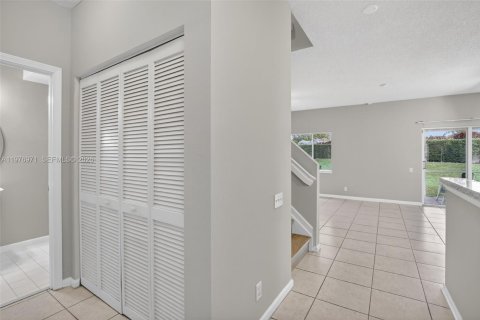 Townhouse in Dania Beach, Florida 3 bedrooms, 141.21 sq.m. № 2041134 - photo 20