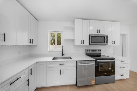 Villa ou maison à vendre à Miami Gardens, Floride: 3 chambres, 118.36 m2 № 1788531 - photo 5