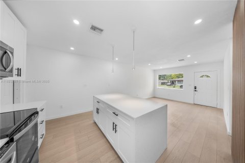 Villa ou maison à vendre à Miami Gardens, Floride: 3 chambres, 118.36 m2 № 1788531 - photo 6