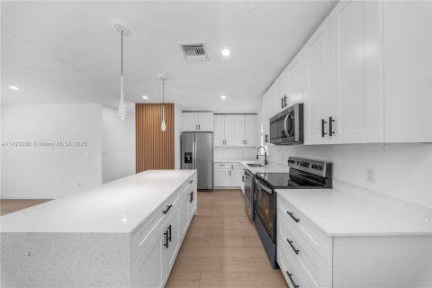 Villa ou maison à vendre à Miami Gardens, Floride: 3 chambres, 118.36 m2 № 1788531 - photo 3