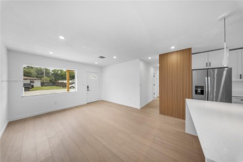 Villa ou maison à vendre à Miami Gardens, Floride: 3 chambres, 118.36 m2 № 1788531 - photo 2