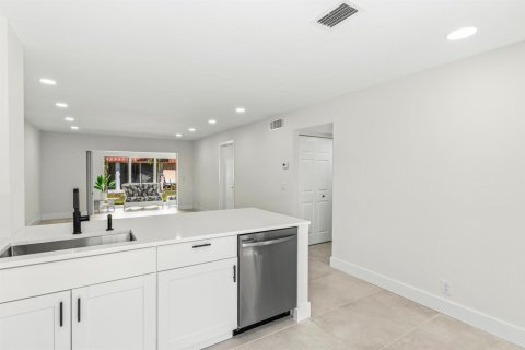 Copropriété à louer à Lake Worth, Floride: 2 chambres, 87.42 m2 № 2272237 - photo 5