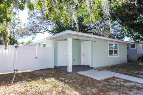 House in Clearwater, Florida 2 bedrooms, 94.76 sq.m. № 2111816