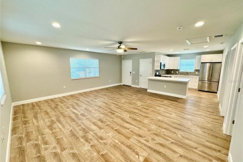 House in Clearwater, Florida 2 bedrooms, 94.76 sq.m. № 2111816 - photo 24