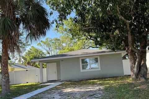 House in Clearwater, Florida 2 bedrooms, 94.76 sq.m. № 2111816 - photo 2