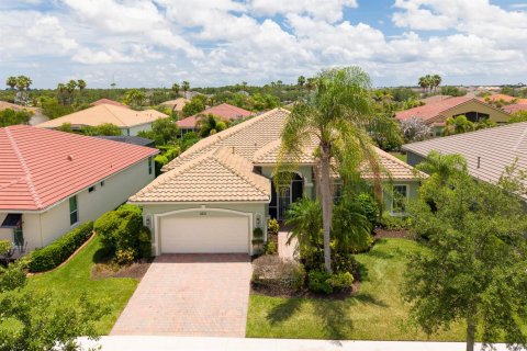 Villa ou maison à vendre à Port St. Lucie, Floride: 3 chambres, 204.01 m2 № 2085514 - photo 2