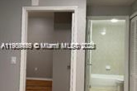 Touwnhouse à louer à Hialeah, Floride: 3 chambres, 115.66 m2 № 1965165 - photo 10