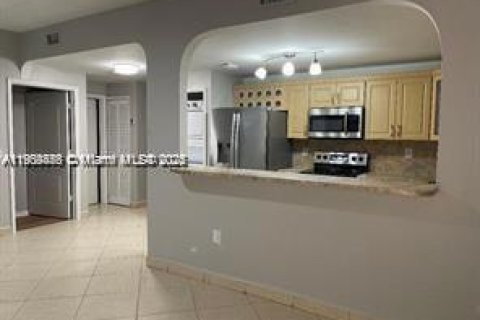 Touwnhouse à louer à Hialeah, Floride: 3 chambres, 115.66 m2 № 1965165 - photo 2