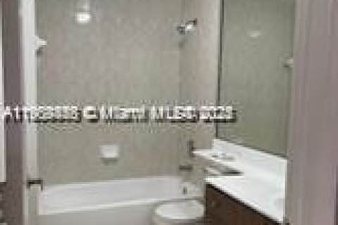 Touwnhouse à louer à Hialeah, Floride: 3 chambres, 115.66 m2 № 1965165 - photo 5