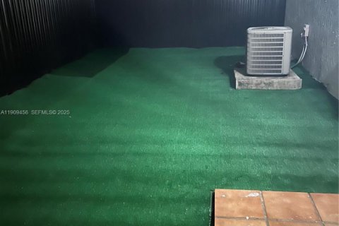 Touwnhouse à louer à Hialeah, Floride: 3 chambres, 115.66 m2 № 1965165 - photo 28