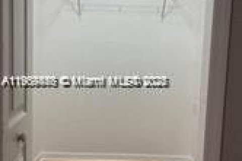 Touwnhouse à louer à Hialeah, Floride: 3 chambres, 115.66 m2 № 1965165 - photo 9