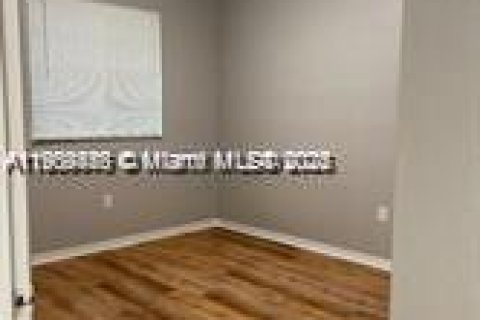 Touwnhouse à louer à Hialeah, Floride: 3 chambres, 115.66 m2 № 1965165 - photo 17