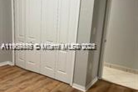 Touwnhouse à louer à Hialeah, Floride: 3 chambres, 115.66 m2 № 1965165 - photo 18