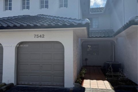 Touwnhouse à louer à Hialeah, Floride: 3 chambres, 115.66 m2 № 1965165 - photo 27