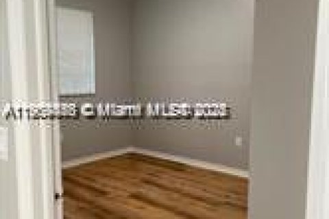 Touwnhouse à louer à Hialeah, Floride: 3 chambres, 115.66 m2 № 1965165 - photo 16