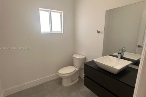 House in Fort Lauderdale, Florida 4 bedrooms, 154.78 sq.m. № 2194791 - photo 8