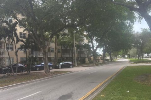 Condo in North Miami, Florida, 1 bedroom № 1989163 - photo 4