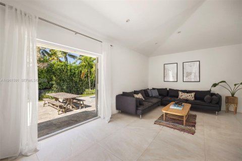 Villa ou maison à vendre à Coral Gables, Floride: 6 chambres, 407.47 m2 № 2080841 - photo 17