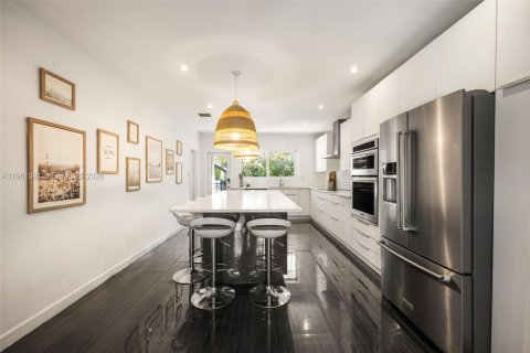 Villa ou maison à vendre à Coral Gables, Floride: 6 chambres, 407.47 m2 № 2080841 - photo 12