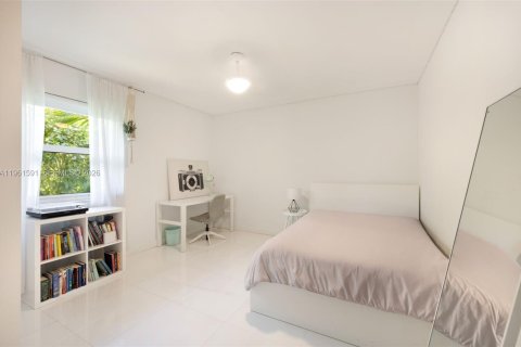 Villa ou maison à vendre à Coral Gables, Floride: 6 chambres, 407.47 m2 № 2080841 - photo 23