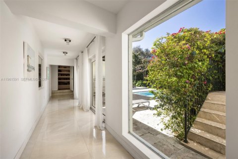 Villa ou maison à vendre à Coral Gables, Floride: 6 chambres, 407.47 m2 № 2080841 - photo 19