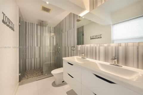 Villa ou maison à vendre à Coral Gables, Floride: 6 chambres, 407.47 m2 № 2080841 - photo 25