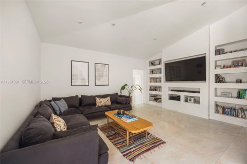 Villa ou maison à vendre à Coral Gables, Floride: 6 chambres, 407.47 m2 № 2080841 - photo 18