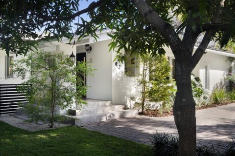 Villa ou maison à vendre à Coral Gables, Floride: 6 chambres, 407.47 m2 № 2080841 - photo 6