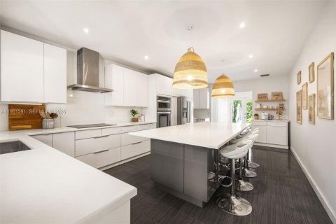 Villa ou maison à vendre à Coral Gables, Floride: 6 chambres, 407.47 m2 № 2080841 - photo 11