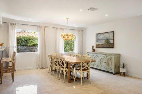 Villa ou maison à vendre à Coral Gables, Floride: 6 chambres, 407.47 m2 № 2080841 - photo 9
