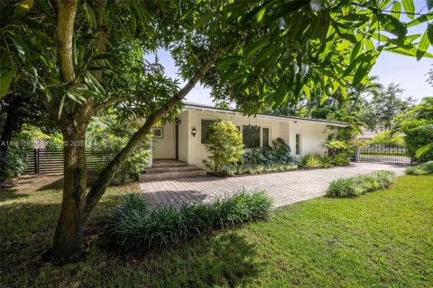 Villa ou maison à Coral Gables, Floride 6 chambres, 407.47 m2 № 2080841