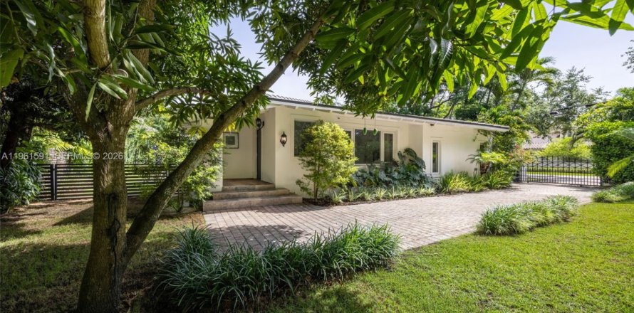 Villa ou maison à Coral Gables, Floride 6 chambres, 407.47 m2 № 2080841